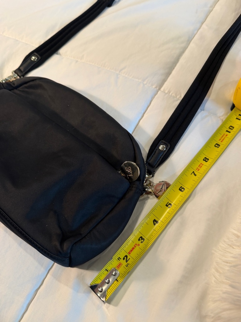 Black Crossbody Bag for Women - Classic Everyday Carry - Picture 4 of 8